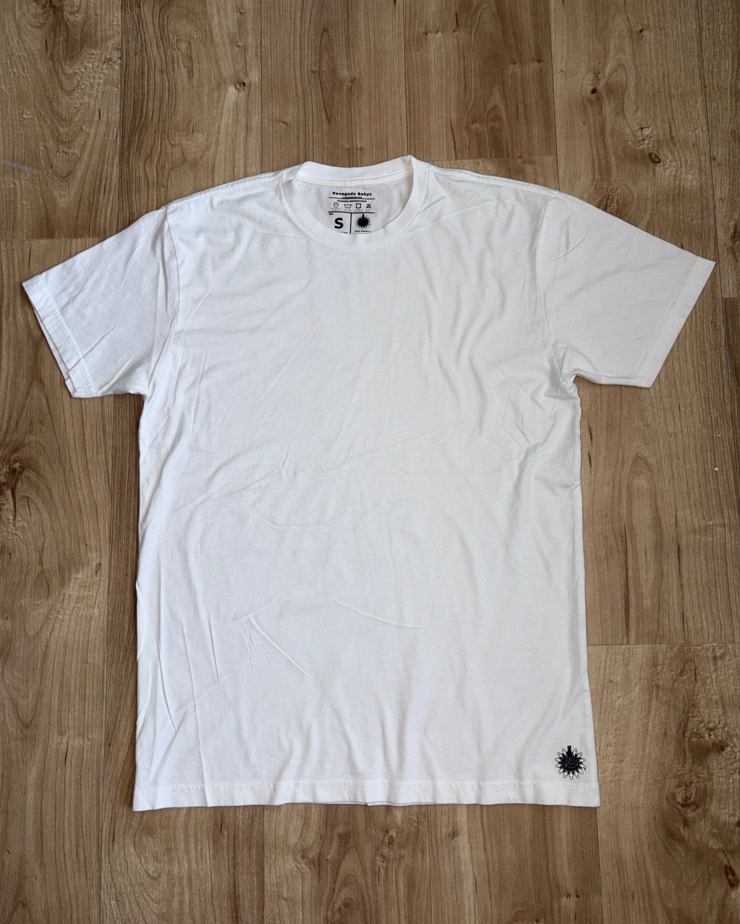 NEW! white “RB essential” T-shirt