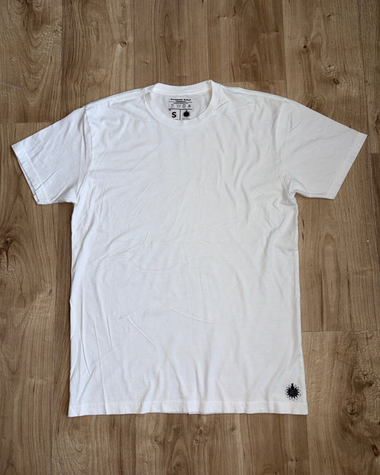 NEW! white “RB essential” T-shirt